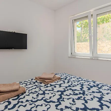 Apartment Lovely In