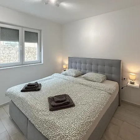 Lovely In Apartment *